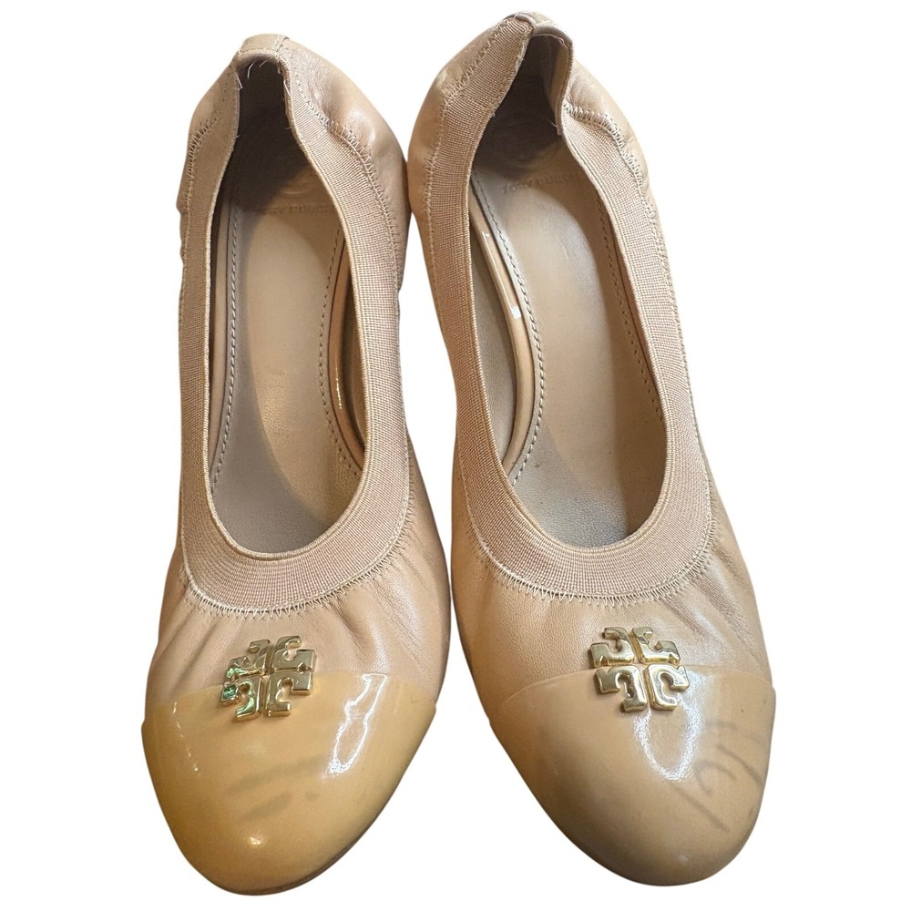 Tory Burch Sally Tan Leather Wedge Pumps Patent Toe Logo Gold Size 9.5